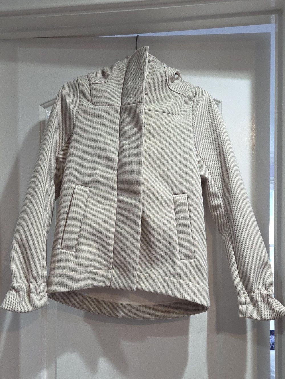 Lululemon Wsterproof Beige Plaid Insulated Hooded Jacket Size 2